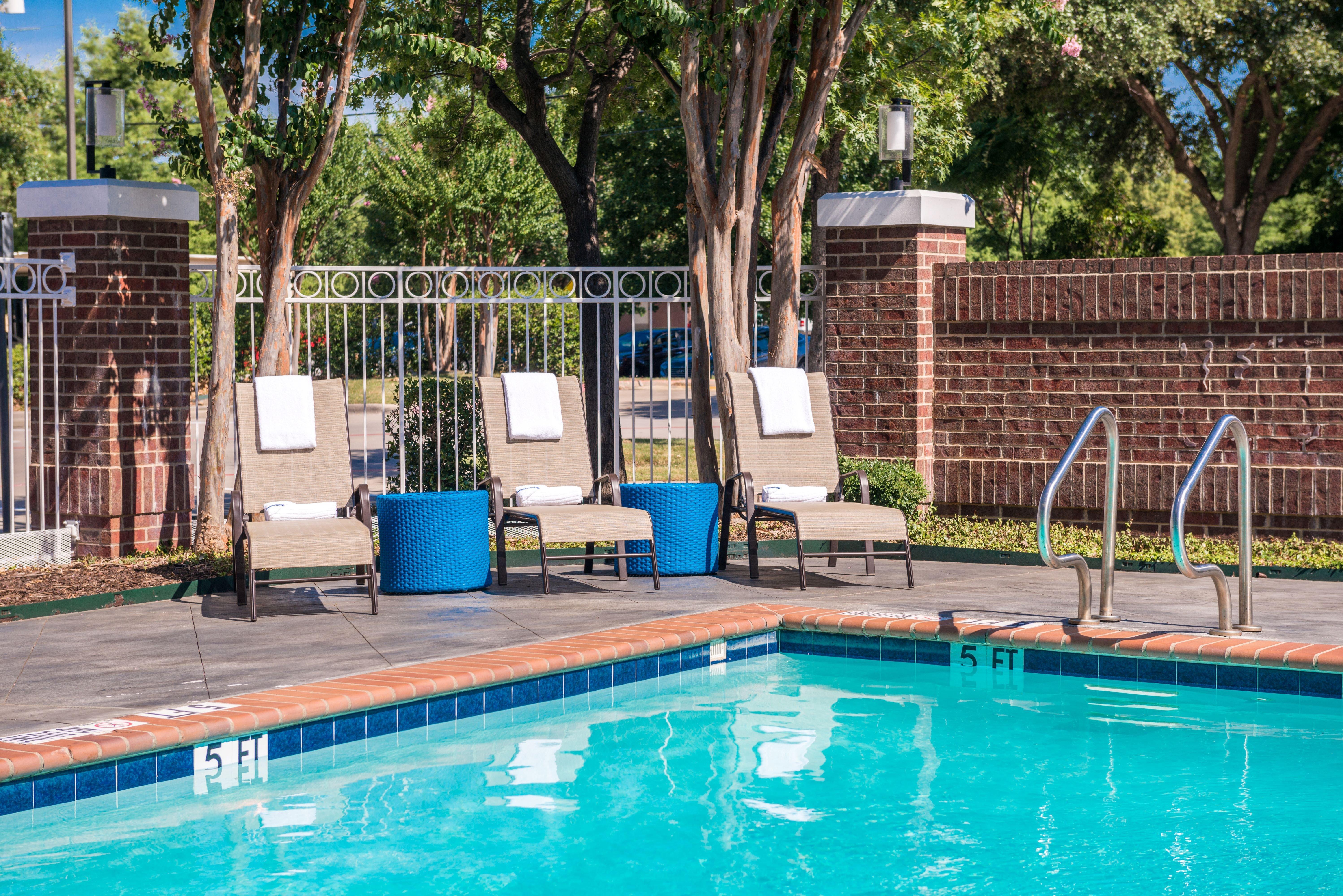 Holiday Inn And Suites Addison By Ihg Екстериор снимка
