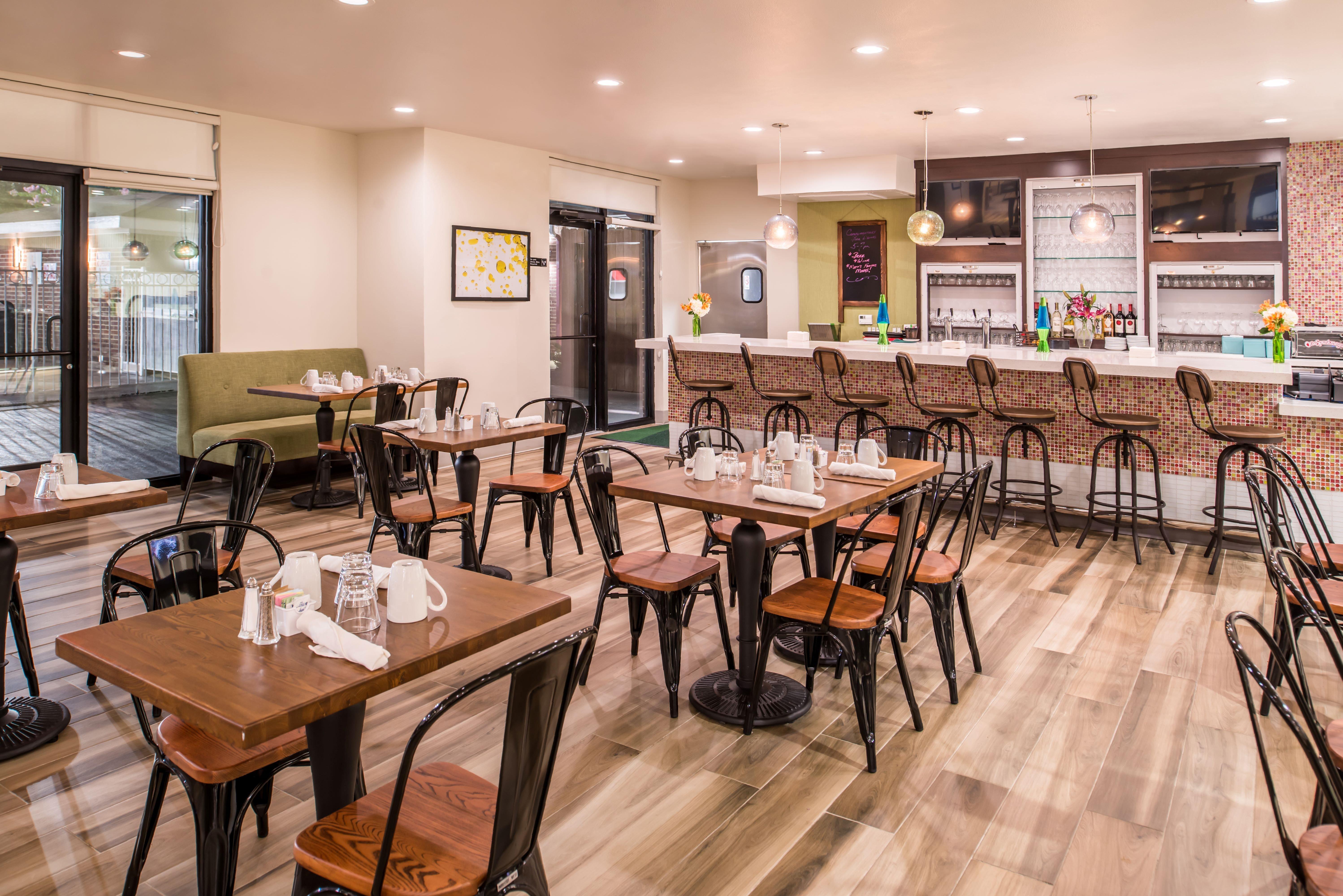 Holiday Inn And Suites Addison By Ihg Екстериор снимка