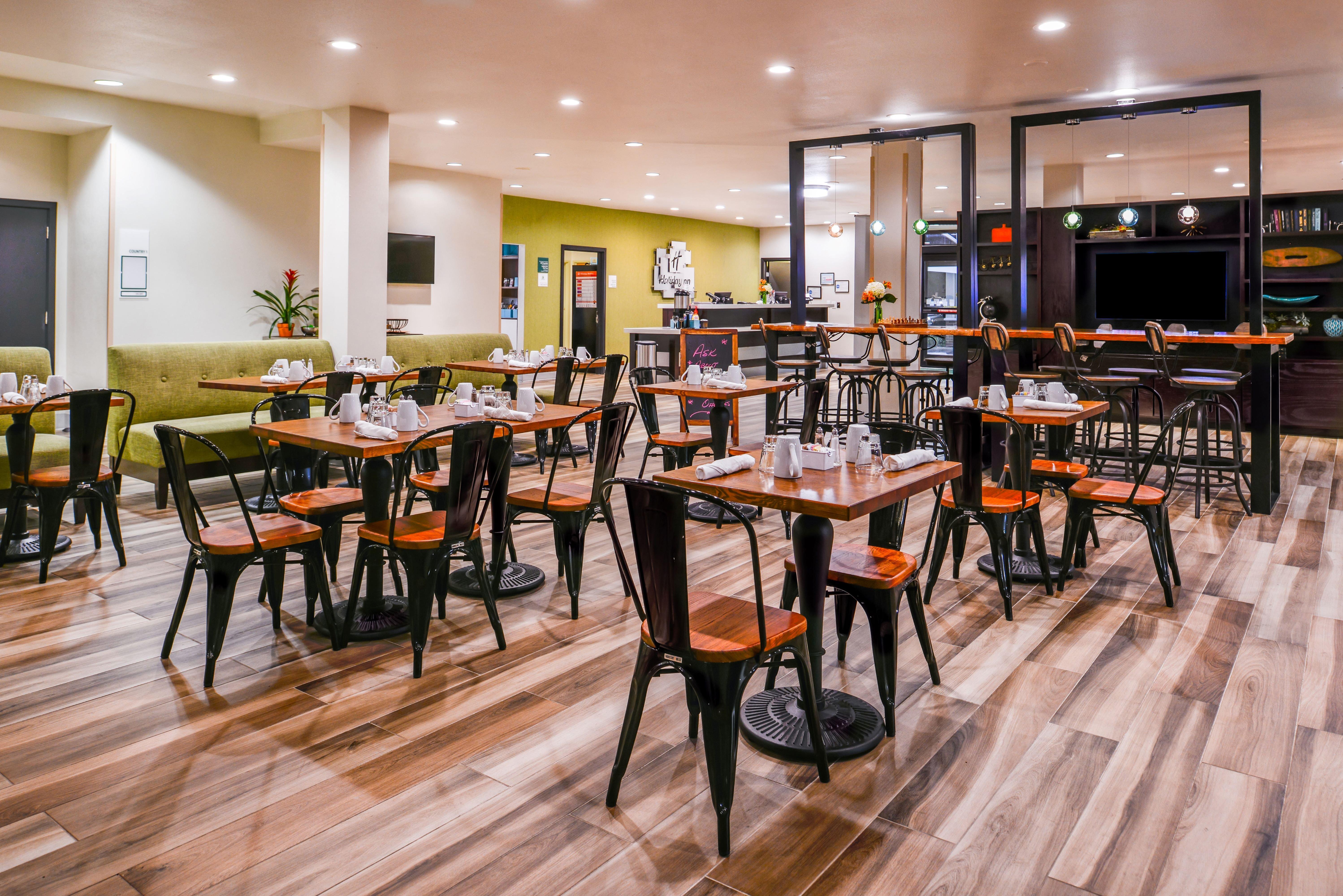 Holiday Inn And Suites Addison By Ihg Екстериор снимка